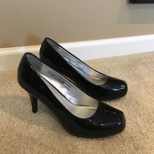 Women’s black heels 8